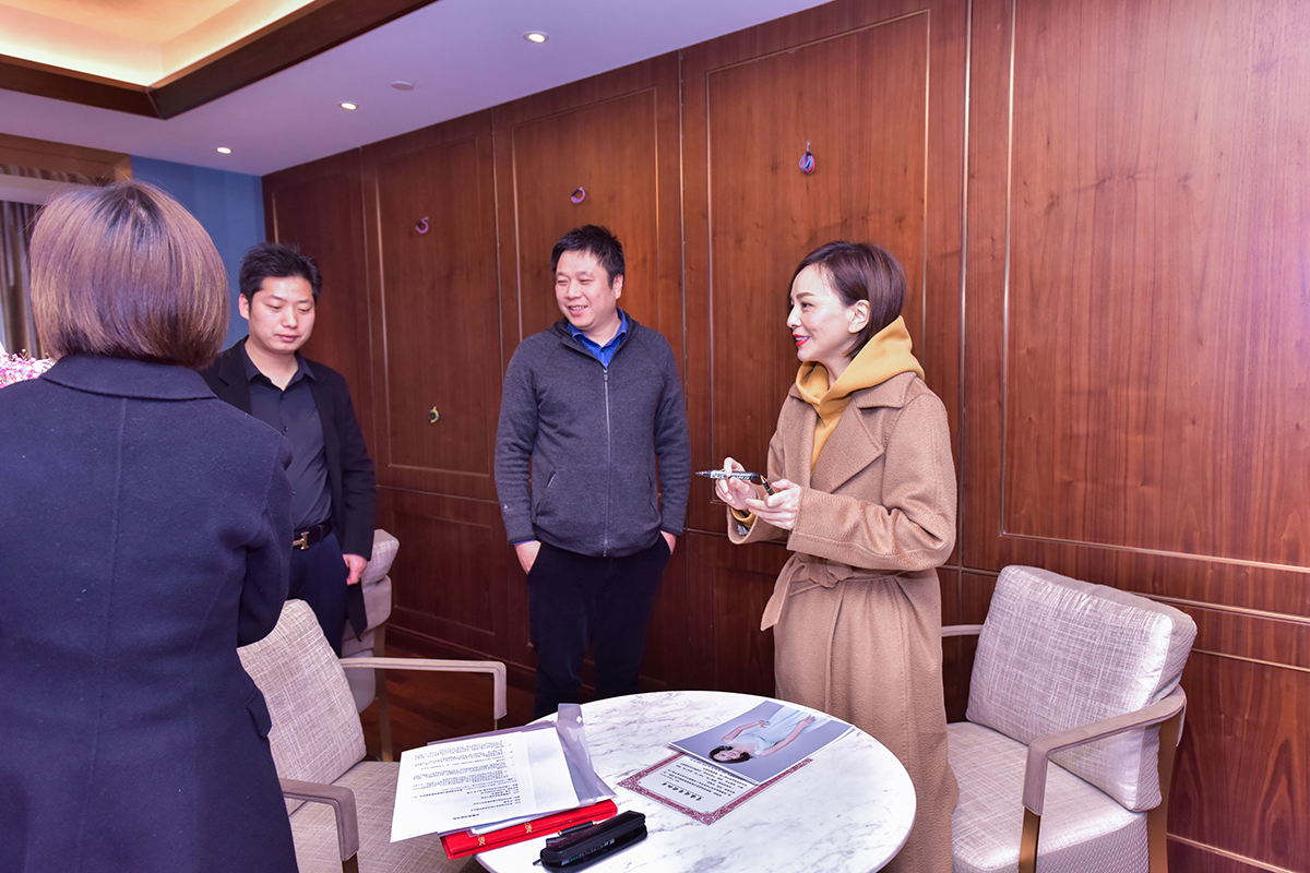 著名影星王琳簽約現(xiàn)場(chǎng)